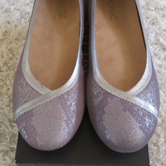 Vionic Flats - Picture 5 of 8